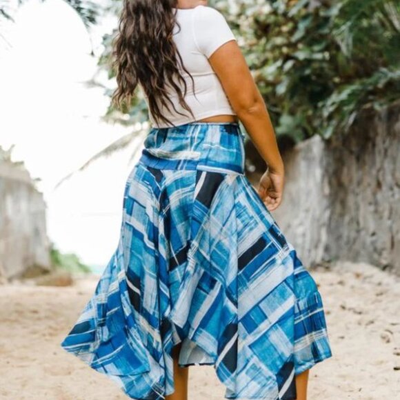 Clara Skirt NWT Size Large - Picture 4 of 4